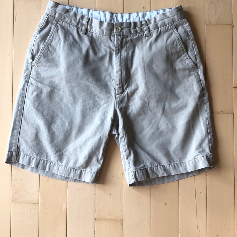 Roundtree and Yorke khaki shorts